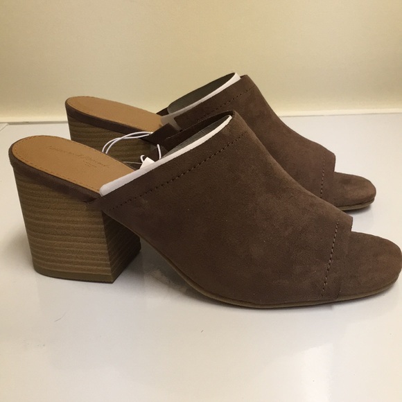 8 Universal Thread Norelle brown faux suede sandal - Picture 3 of 8